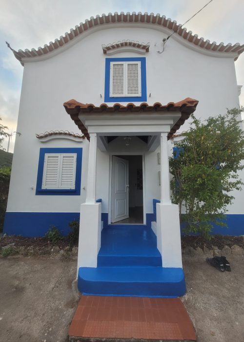 casa branca e azul acs